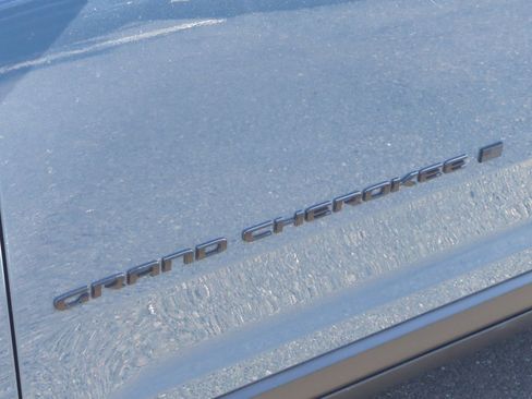 New 2026 Jeep Grand Cherokee L Limited w/ Limited Altitude Package AWD/4WD image 24