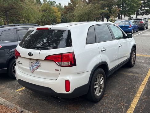 Used 2015 Kia Sorento LX image 4