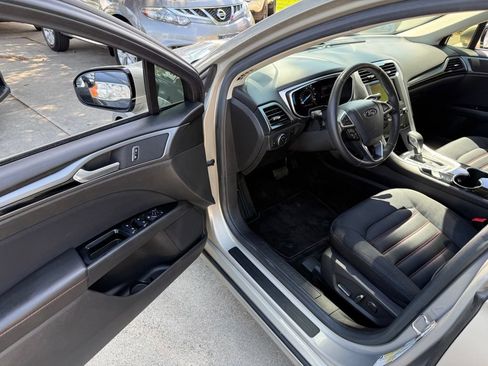 Used 2015 Ford Fusion SE FWD image 11
