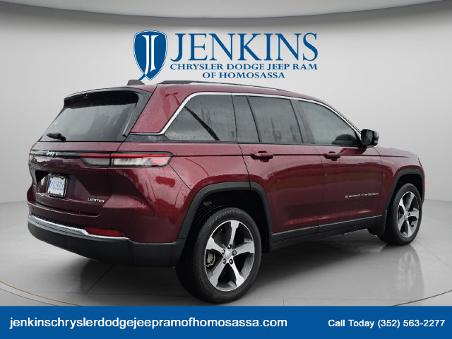 Used 2023 Jeep Grand Cherokee Limited w/ Luxury Tech Group II RWD image 4