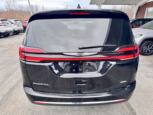 New 2026 Chrysler Pacifica Select image 4
