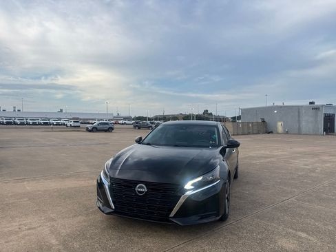 Certified 2023 Nissan Altima 2.5 SV FWD image 6
