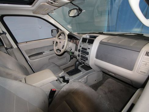 Used 2011 Ford Escape XLT w/ 201A Rapid Spec Order Code FWD image 18