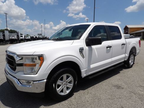 Used 2022 Ford F150 XLT w/ Trailer Tow Package RWD image 3
