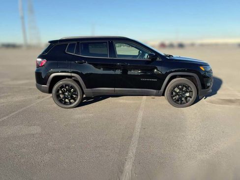 New 2026 Jeep Compass Latitude image 14