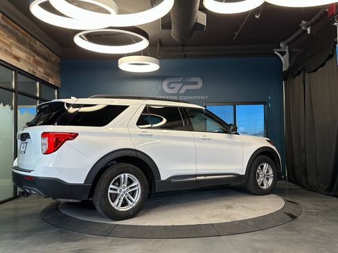 Used 2020 Ford Explorer XLT w/ Equipment Group 202A image 3