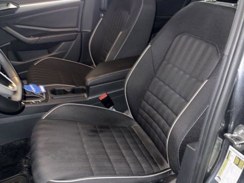 Used 2024 Volkswagen Jetta Sport image 5
