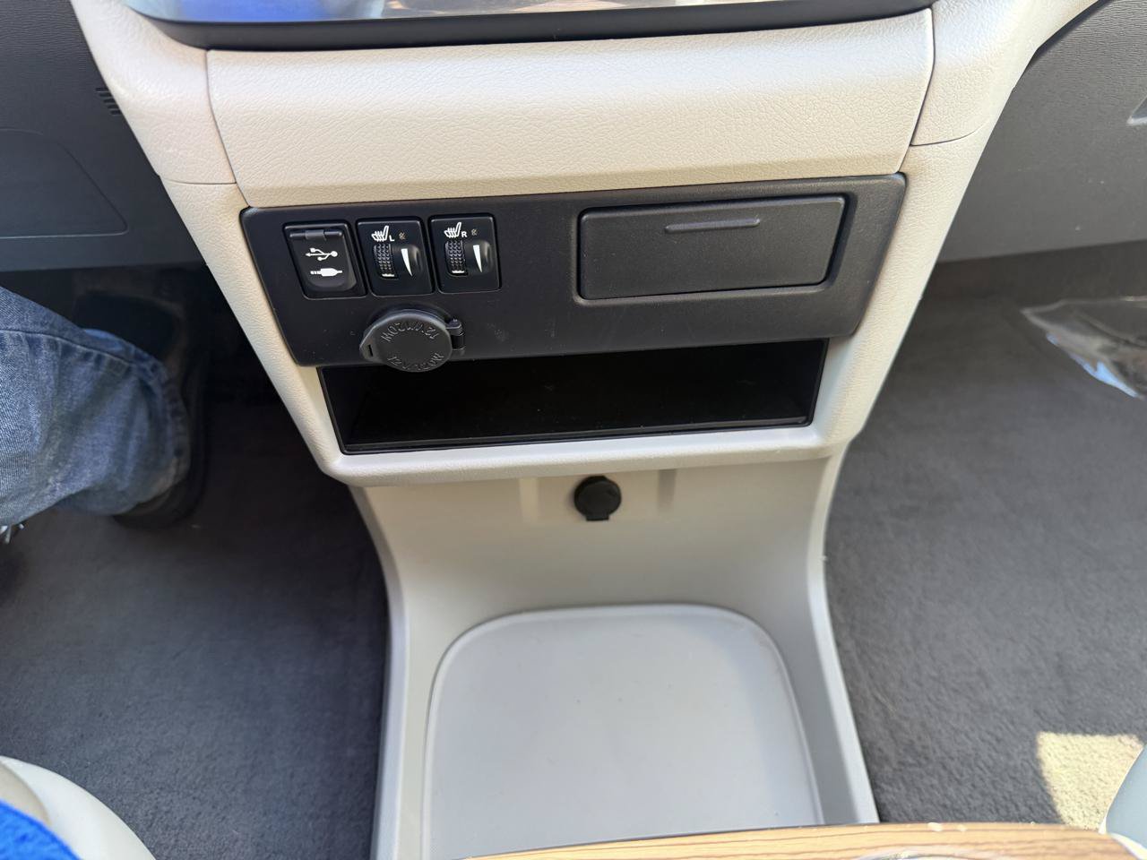 Used 2017 Toyota Sienna XLE w/ XLE Navigation Package FWD image 18