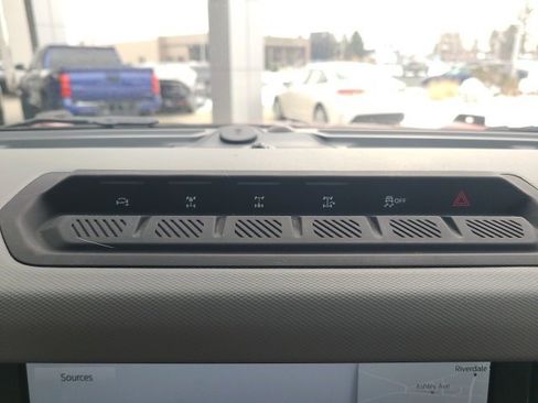 Used 2021 Ford Bronco Badlands image 28