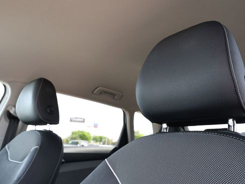 Used 2024 Volkswagen Taos SE image 16