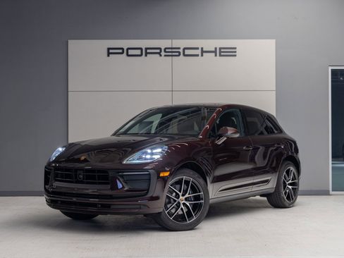 Certified 2025 Porsche Macan image 1