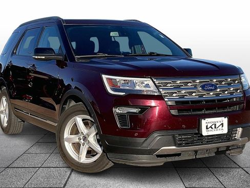 Used 2018 Ford Explorer XLT w/ Equipment Group 202A image 2