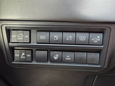 Used 2025 Toyota Tundra Platinum AWD/4WD image 25