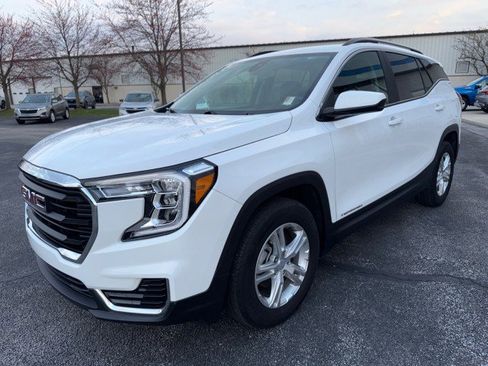 Used 2023 GMC Terrain SLE w/ Driver Convenience Package image 7