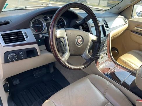 Used 2012 Cadillac Escalade Premium image 20