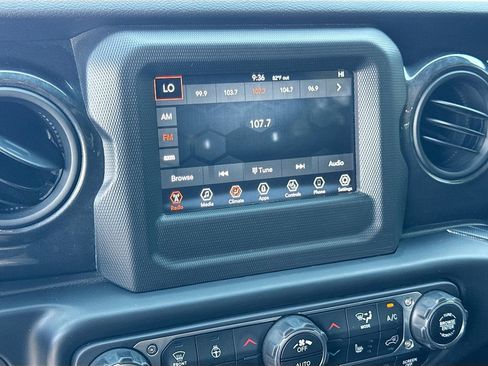 Used 2022 Jeep Wrangler Unlimited Sport AWD/4WD image 17