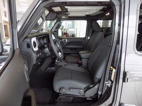 Certified 2025 Jeep Wrangler Unlimited Sahara AWD/4WD image 29