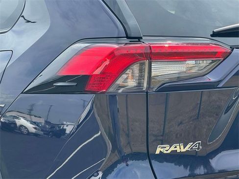 Used 2022 Toyota RAV4 XLE image 9