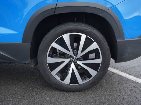 Used 2023 Volkswagen Taos SE w/ Panoramic Sunroof Package image 43