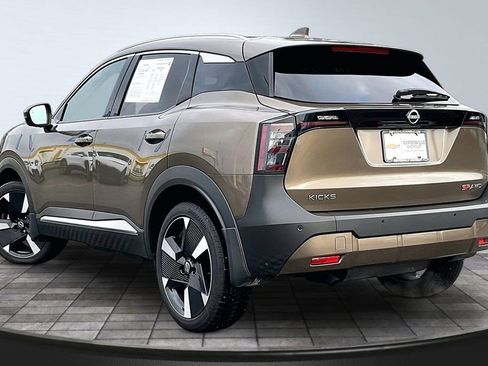Used 2025 Nissan Kicks SR AWD/4WD image 13