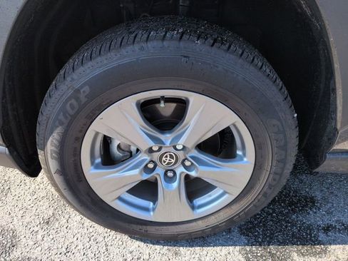 Used 2025 Toyota RAV4 XLE w/ Convenience Package FWD image 10