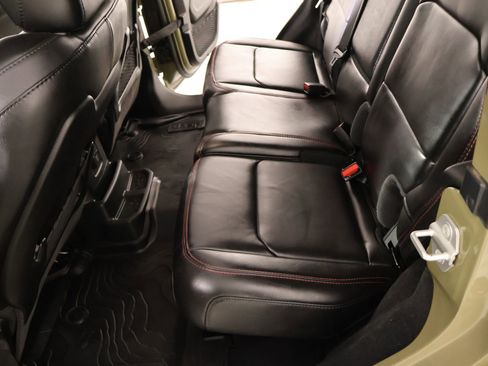 Used 2025 Jeep Wrangler Unlimited Rubicon AWD/4WD image 13
