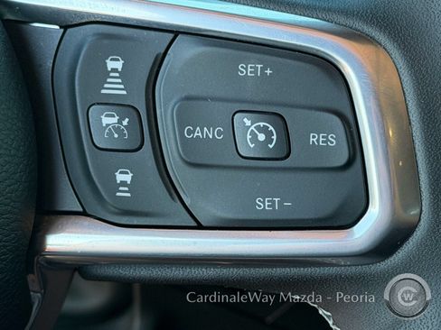 Used 2025 Jeep Wrangler Unlimited Sahara AWD/4WD image 23