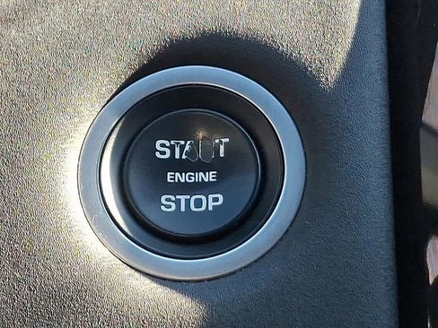 Used 2018 Land Rover Discovery SE image 26