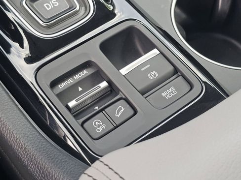 Certified 2025 Honda Pilot Touring image 11