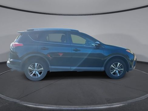 Used 2018 Toyota RAV4 XLE FWD image 9