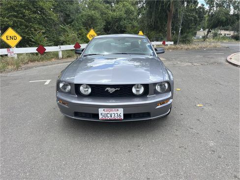 Used 2006 Ford Mustang GT RWD image 2