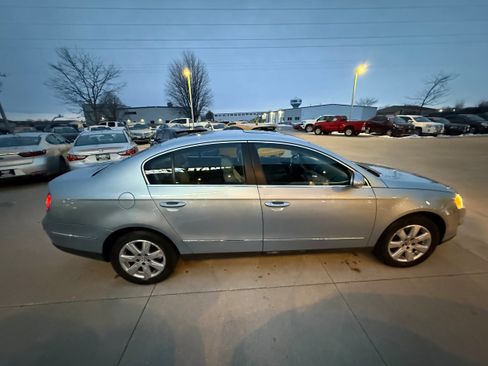 Used 2006 Volkswagen Passat 2.0T image 5