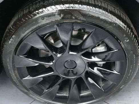 Used 2023 Tesla Model Y Long Range image 43