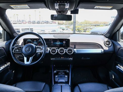 Used 2021 Mercedes-Benz GLB 250 w/ Premium Package image 13