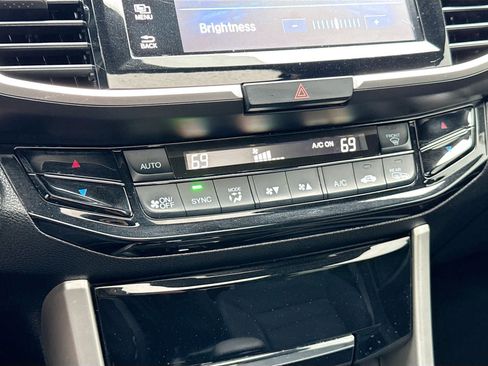 Used 2017 Honda Accord EX image 14