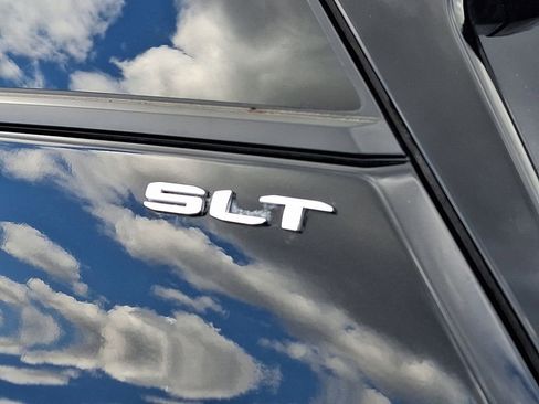 Used 2022 GMC Terrain SLT w/ Infotainment Package II AWD/4WD image 29