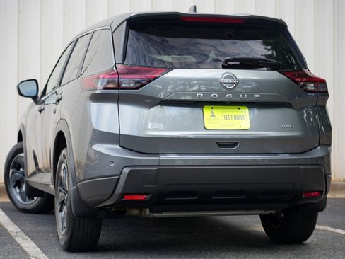 Used 2025 Nissan Rogue SV AWD/4WD image 5