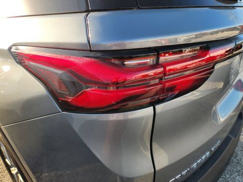 Used 2023 Chevrolet Traverse LT AWD/4WD image 7