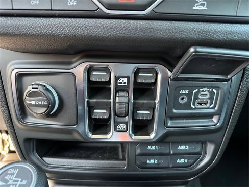 New 2025 Jeep Gladiator Sport image 27