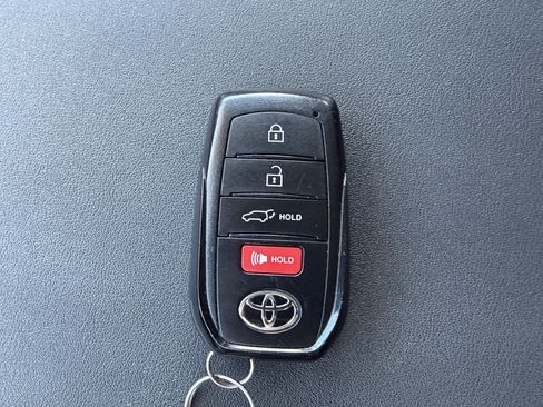 Certified 2025 Toyota Highlander XLE AWD/4WD image 31