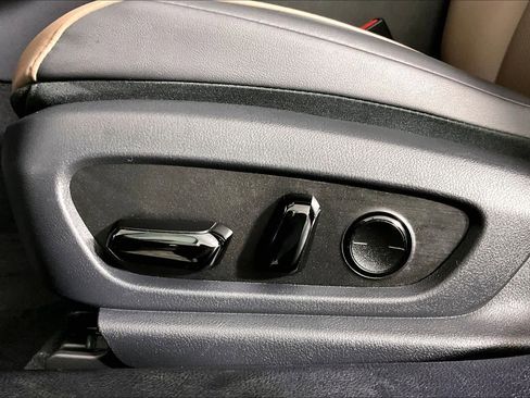 Used 2025 Lexus ES 300h w/ Premium Package image 34