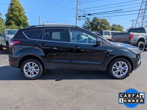 Used 2018 Ford Escape SE w/ SE Sync 3 Package AWD/4WD image 3