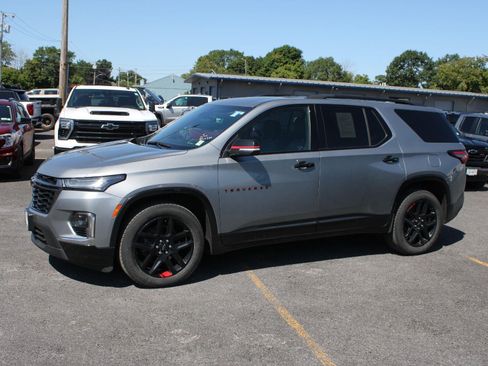 Used 2024 Chevrolet Traverse Premier w/ Redline Edition AWD/4WD image 5