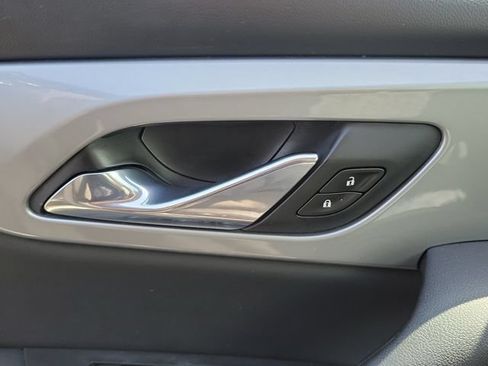 Used 2019 Chevrolet Blazer LT FWD image 14