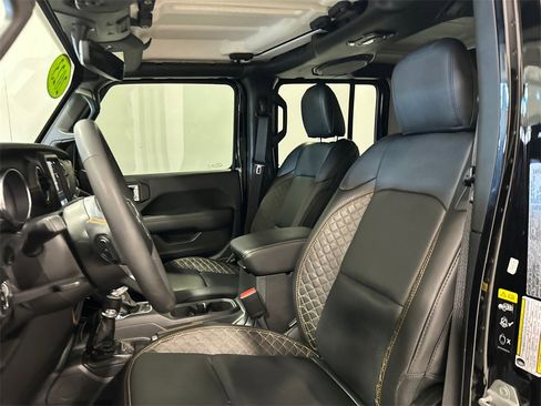 Used 2023 Jeep Gladiator Overland image 17