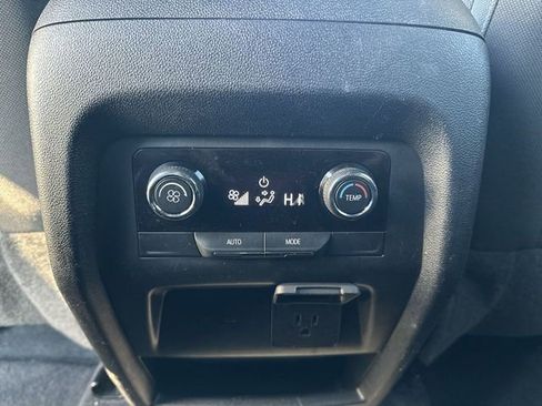 Used 2024 Chevrolet Traverse Z71 image 20