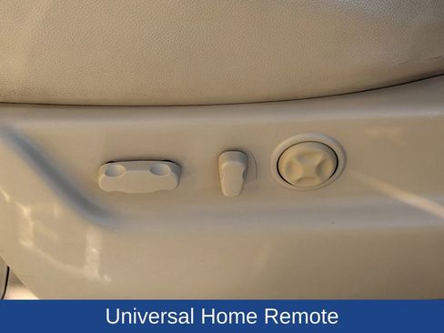 Used 2013 Chevrolet Avalanche LTZ image 20