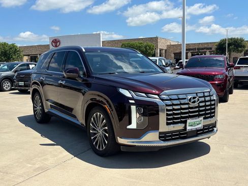 Used 2023 Hyundai Palisade Calligraphy FWD image 4