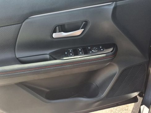 Used 2025 Nissan Kicks SR FWD image 16