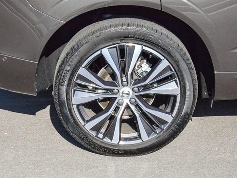 Used 2022 Volvo XC60 B5 Momentum w/ Advanced Package image 13